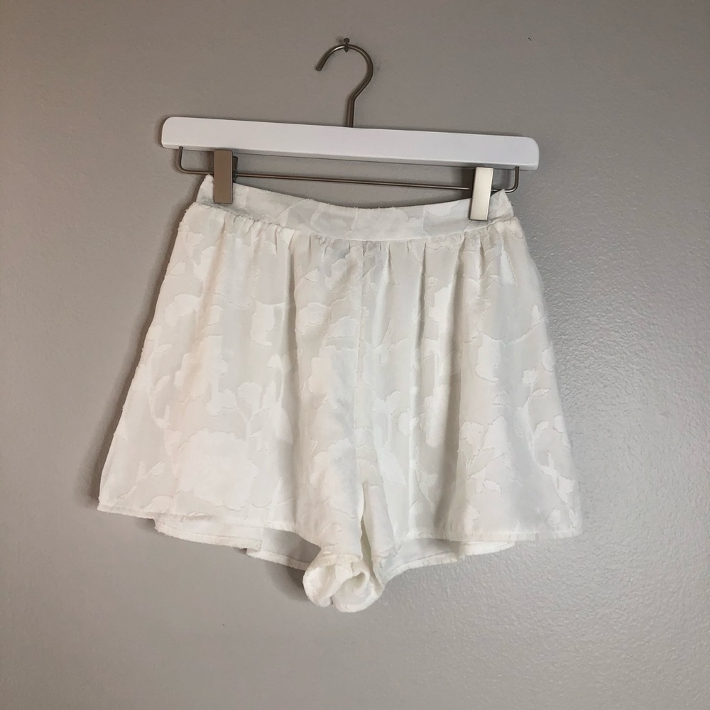 Missguided white ladder cutout top and short set - Picture 5 of 8